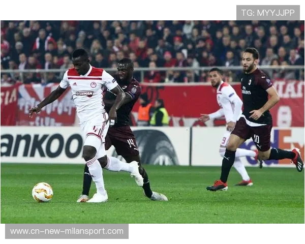 罗马中场强硬缠斗，AC米兰推进被迫回传，罗马对ac米兰战况分析